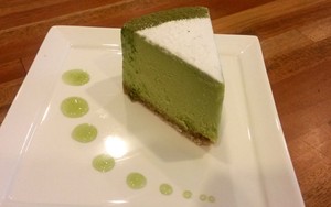 CakeLab: Ada Reaksi Kimia Manis Lembut dalam Sepotong Matcha Green Tea Cake