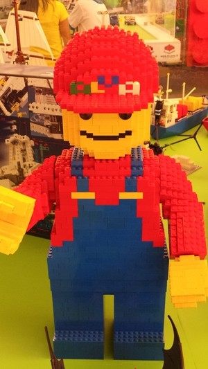 Kalau Orang Dewasa Suka Lego, Belanjanya Kalap