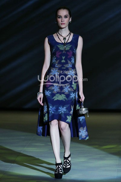 Poppy Dharsono Ikat Troso in Color. ZALORA PRESENTS DIGITAL FASHION SHOW. Indonesia Fashion Week 2014 at Jakarta Convention Center. Senayan. Jakarta. [Foto: Mohammad Abduh/Wolipop]