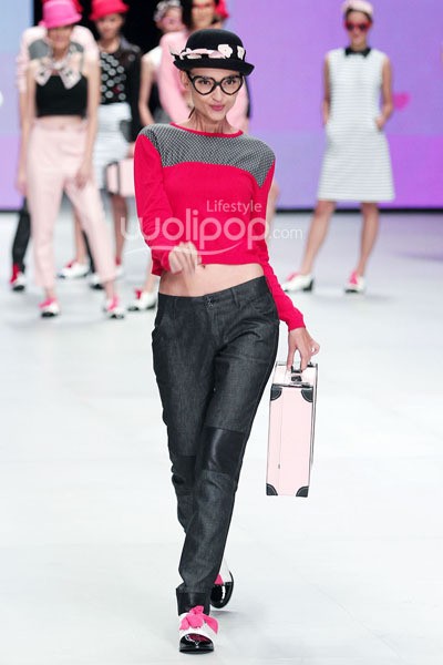 Number1 by Susan Budiharjdo Colorbox. Indonesia Fashion Week 2014 at Jakarta Convention Center. Senayan. Jakarta. [Foto: Mohammad Abduh/Wolipop]