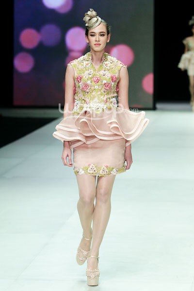 Jeanny Ang Couture Tea Rose. GARUDA INDONESIA LADIES FIRST!!. Indonesia Fashion Week 2014. at Jakarta Convention Center. Senayan. Jakarta. [Foto: Mohammad Abduh/Wolipop]