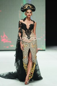 Anne Avantie Legong Srimpi. GARUDA INDONESIA LADIES FIRST!!. Indonesia Fashion Week 2014 at Jakarta Convention Center. Senayan. Jakarta. [Foto: Mohammad Abduh/Wolipop]