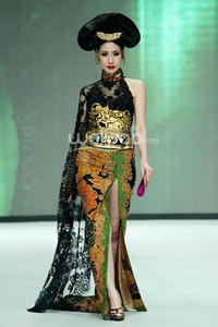 Anne Avantie Legong Srimpi. GARUDA INDONESIA LADIES FIRST!!. Indonesia Fashion Week 2014 at Jakarta Convention Center. Senayan. Jakarta. [Foto: Mohammad Abduh/Wolipop]