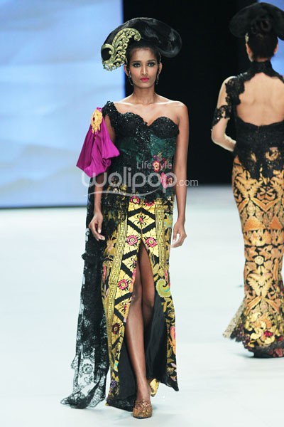 Anne Avantie Legong Srimpi. GARUDA INDONESIA LADIES FIRST!!. Indonesia Fashion Week 2014 at Jakarta Convention Center. Senayan. Jakarta. [Foto: Mohammad Abduh/Wolipop]