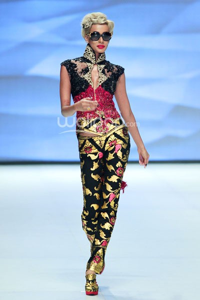 Anne Avantie Legong Srimpi. GARUDA INDONESIA LADIES FIRST!!. Indonesia Fashion Week 2014 at Jakarta Convention Center. Senayan. Jakarta. [Foto: Mohammad Abduh/Wolipop]