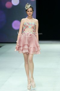 Jeanny Ang Couture Tea Rose. GARUDA INDONESIA LADIES FIRST!!. Indonesia Fashion Week 2014. at Jakarta Convention Center. Senayan. Jakarta. [Foto: Mohammad Abduh/Wolipop]