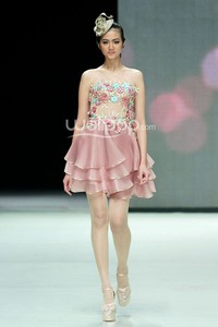 Jeanny Ang Couture Tea Rose. GARUDA INDONESIA LADIES FIRST!!. Indonesia Fashion Week 2014. at Jakarta Convention Center. Senayan. Jakarta. [Foto: Mohammad Abduh/Wolipop]