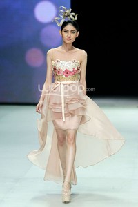 Jeanny Ang Couture Tea Rose. GARUDA INDONESIA LADIES FIRST!!. Indonesia Fashion Week 2014. at Jakarta Convention Center. Senayan. Jakarta. [Foto: Mohammad Abduh/Wolipop]