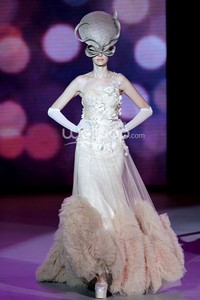 Jeanny Ang Couture Tea Rose. GARUDA INDONESIA LADIES FIRST!!. Indonesia Fashion Week 2014. at Jakarta Convention Center. Senayan. Jakarta. [Foto: Mohammad Abduh/Wolipop]
