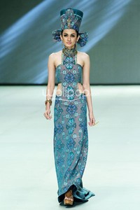 Poppy Dharsono Ikat Troso in Color. ZALORA PRESENTS DIGITAL FASHION SHOW. Indonesia Fashion Week 2014 at Jakarta Convention Center. Senayan. Jakarta. [Foto: Mohammad Abduh/Wolipop]