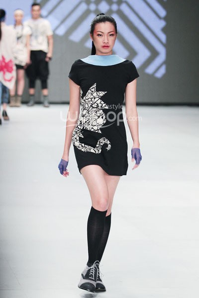 Putu Aliki Coconut Island. Indonesia Fashion Week 2014 at Jakarta Convention Center. Jakarta. [Foto: Mohammad Abduh/Wolipop]