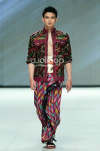 Sonny Muchlison Irregularity. ZALORA PRESENTS DIGITAL FASHION SHOW. Indonesia Fashion Week 2014 at Jakarta Convention Center. Senayan. Jakarta. [Foto: Mohammad Abduh/Wolipop]