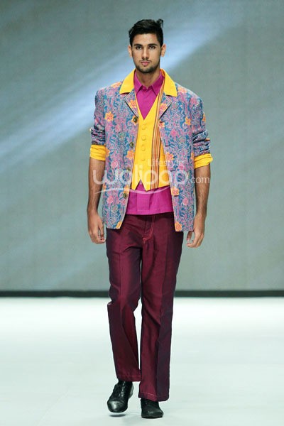 Sonny Muchlison Irregularity. ZALORA PRESENTS DIGITAL FASHION SHOW. Indonesia Fashion Week 2014 at Jakarta Convention Center. Senayan. Jakarta. [Foto: Mohammad Abduh/Wolipop]