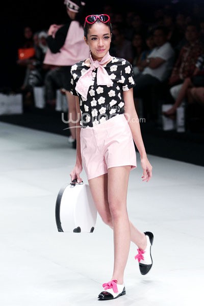 Number1 by Susan Budiharjdo Colorbox. Indonesia Fashion Week 2014 at Jakarta Convention Center. Senayan. Jakarta. [Foto: Mohammad Abduh/Wolipop]