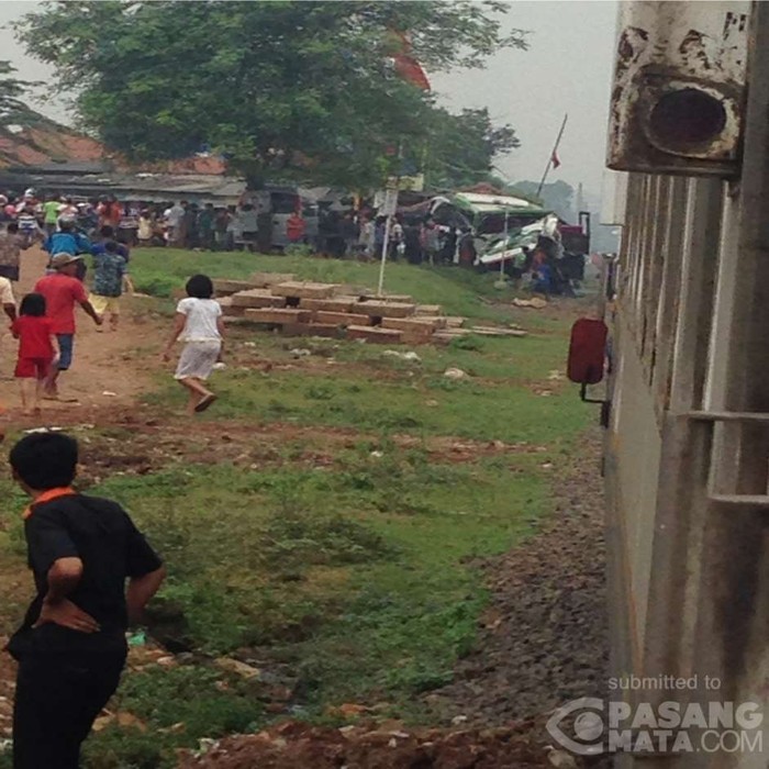 Ini Bus PO Haryanto yang Ringsek Tertabrak KA Menoreh di Cibitung