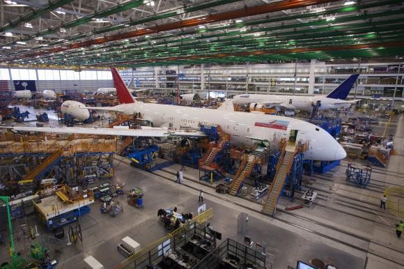 Boeing Temukan Retakan di Sayap Pesawat 787 yang Sedang Dirakit