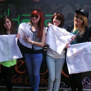Melihat Serunya Cherrybelle Belajar Batik di Cirebon
