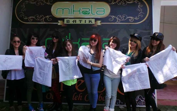 Melihat Serunya Cherrybelle Belajar Batik di Cirebon