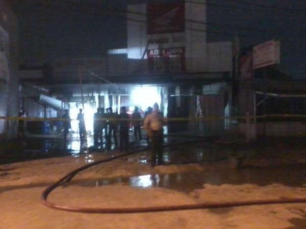 Kebakaran Melanda Show Room Motor Honda di Pamulang Tangsel