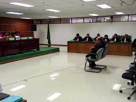 Politisi Senior PDIP Emir Moeis Dituntut 4 Tahun 6 Bulan Penjara