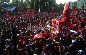 Asal Ada Uang Gampang Gaet Orang