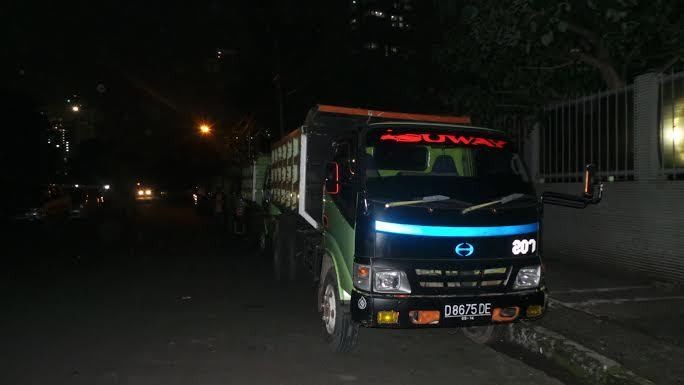 Dua Truk yang Disita KPK Terkait Pencucian Uang Wawan Atas Nama Airin