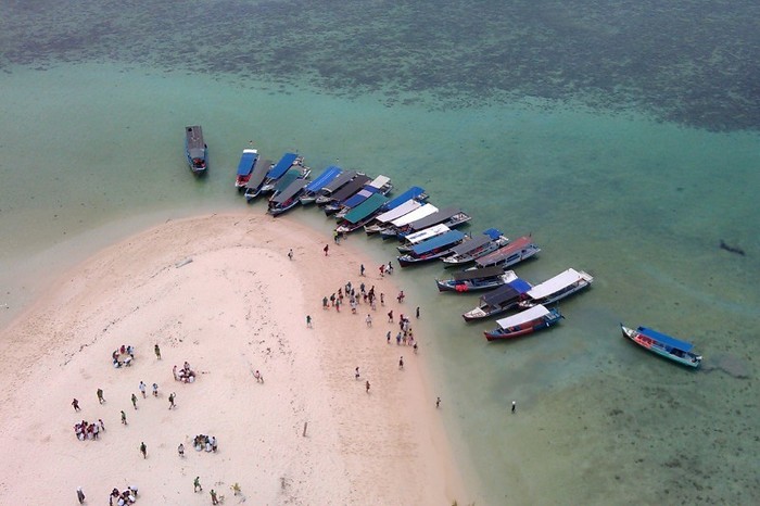 Belitung dari Ketinggian di Mercusuar Pulau Lengkuas