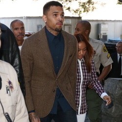 Karrueche Tran Bantah Pacaran dengan Chris Brown