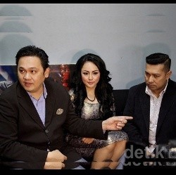 Saling Tuding Selingkuh Antara Farhat, Regina dan Ilal