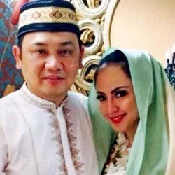 Regina Ulang Tahun, Farhat Abbas Hadiahi Vellfire