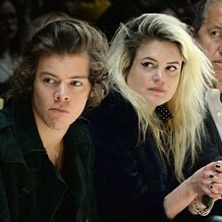 Harry Styles Pacari Alison Mosshart?