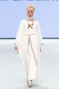 Hijab Style: Office Look Ala The Executive dan Hannie Hananto