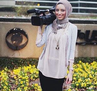 Hijab Style: Tampil Stylish Ala Noor Tagouri, Reporter Cantik Asal ...