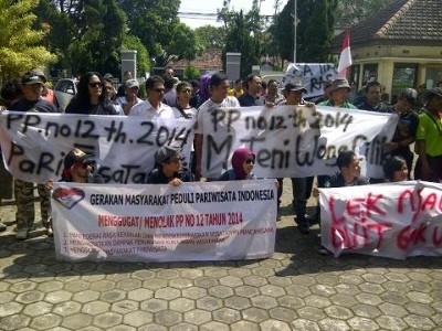 Tolak Kenaikan Tiket, Pelaku Wisata Demo TNBTS