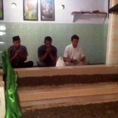 Menjelang Kampanye Caleg, Moreno Ziarah Makam Leluhur