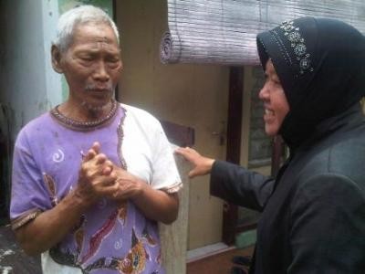 Blusukan ke Perkampungan, Risma Pastikan Warga Terdaftar JKN