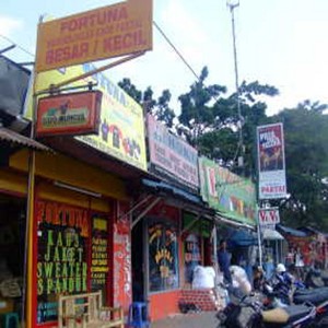 Siasat Sentra Kaus Suci Cegah Caleg Menunggak Atribut Kampanye