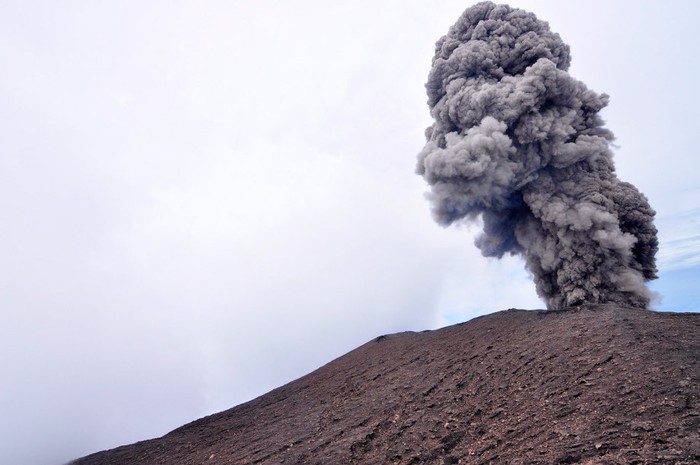 Gunung Slamet Sempat Keluarkan Asap Tebal, Ini Penampakannya