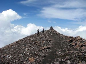 Jalur ke Puncak Slamet Ditutup, Para Pendaki Diminta Turun