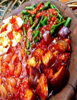 Nikmatnya Ledakan Pedas Sambal Lingkung dan Janda Mengamuk
