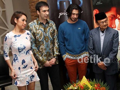 Suasana Syukuran Film Habibie & Ainun