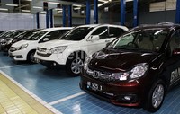 Mobil Honda Mobilio terjajar rapi di diler. Honda Anugerah menargetkan sekitar 2.000 unit mobil Honda bisa mereka jual.