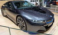 Dengan mesin yang digendongnya, BMW i8 ini mampu berakselerasi dari 0-100 km/jam hanya dalam waktu 4,4 detik dengan konsumsi bahan bakar yang terbaik yakni 2,1 liter/100 km dan emisi yang ramah lingkungan yakni 49 g/km. Istimewa/BMW.