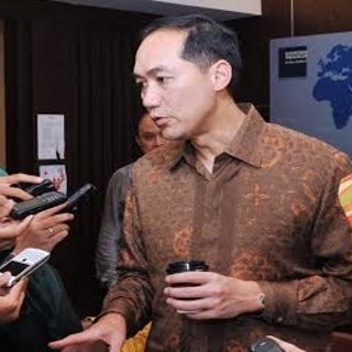Kejebak Macet Saat Mau Rapat, Mendag Lutfi Naik Kopaja ke Ragunan