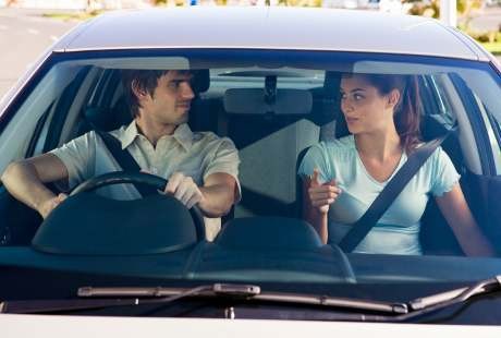 Terjebak Macet di Dalam Mobil? Lakukan Peregangan Agar Otot Tak Pegal