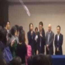 Temui Keluarga Penumpang di Beijing, Pejabat MAS Dilempari Botol