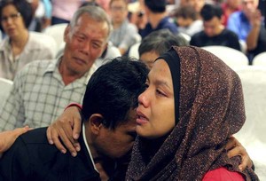 Pesawat MAS Belum Juga Ditemukan, Muslim Malaysia Gelar Salat Hajat