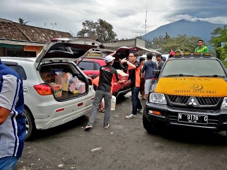 Komunitas Outlander Sport Bantu Korban Gunung Kelud