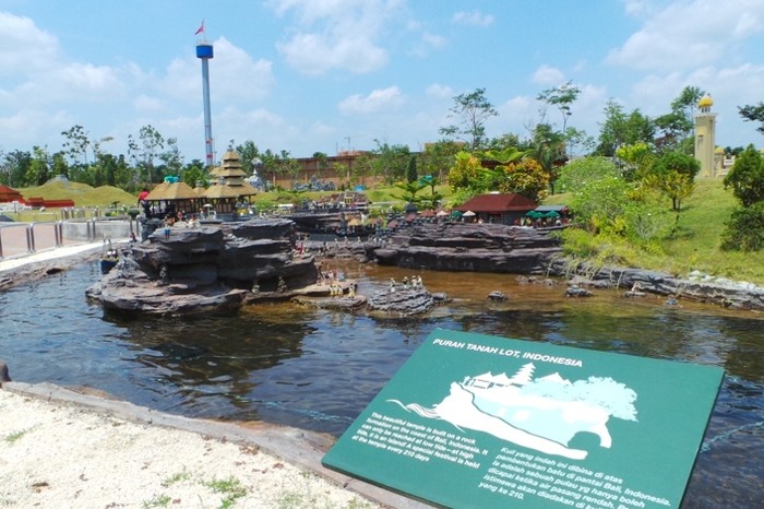 Keren! Begini Penampakan Tanah Lot dari Lego