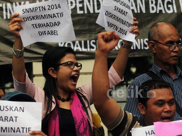 Difabel Tolak Diskriminasi SNMPTN 2014 